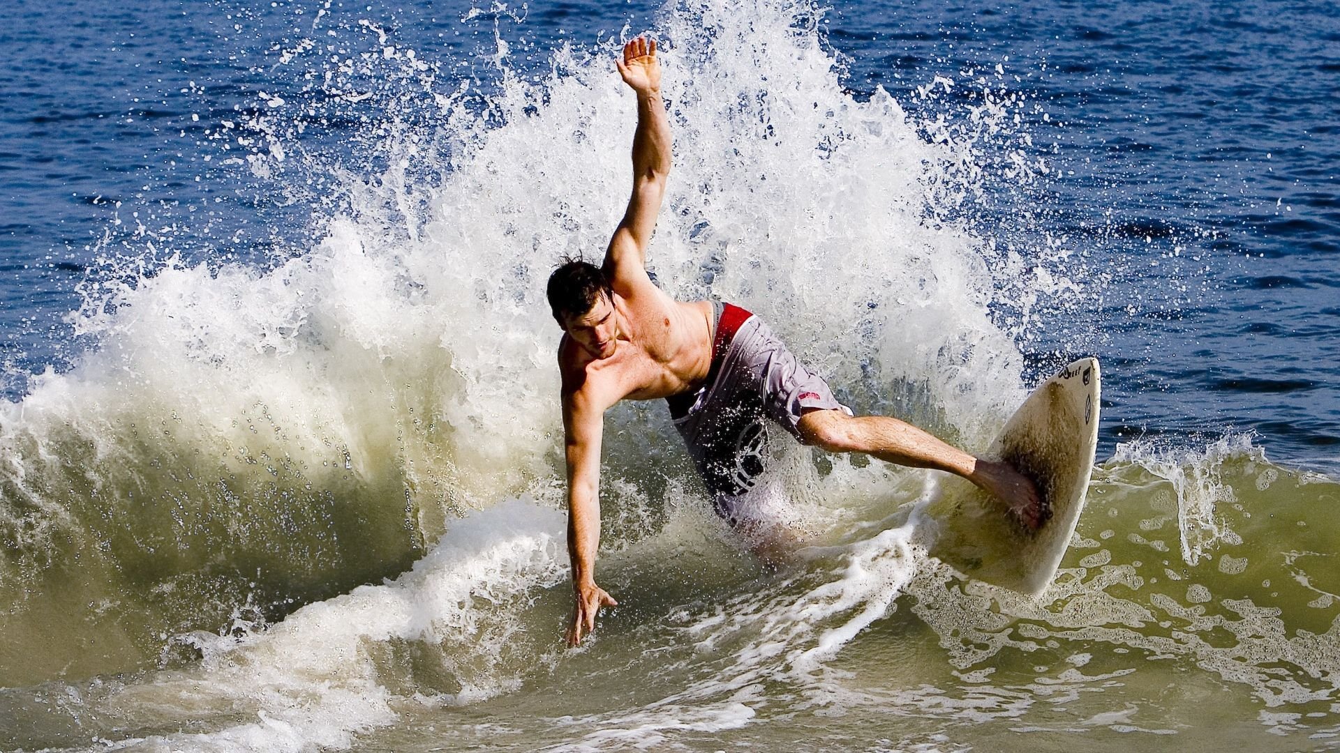 FB体育下载-伊拉克速胜那不勒斯，卢卡库状态火热—足球世界的奇妙交汇与无限可能